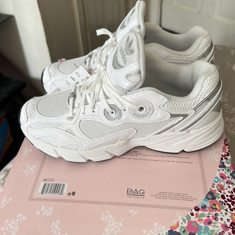 Adidas astir